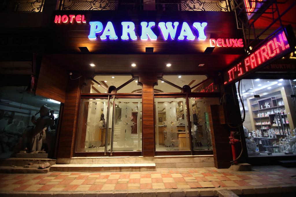 Hotel Parkway Deluxe New Delhi Eksteriør billede